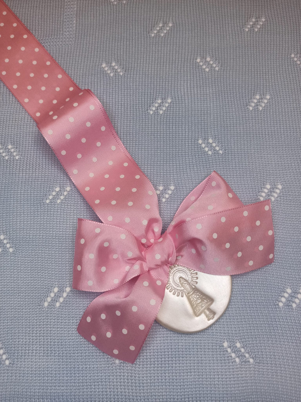 Medalla de la Virgen del Pilar de Zaragoza Rosa y Topos blancos 1