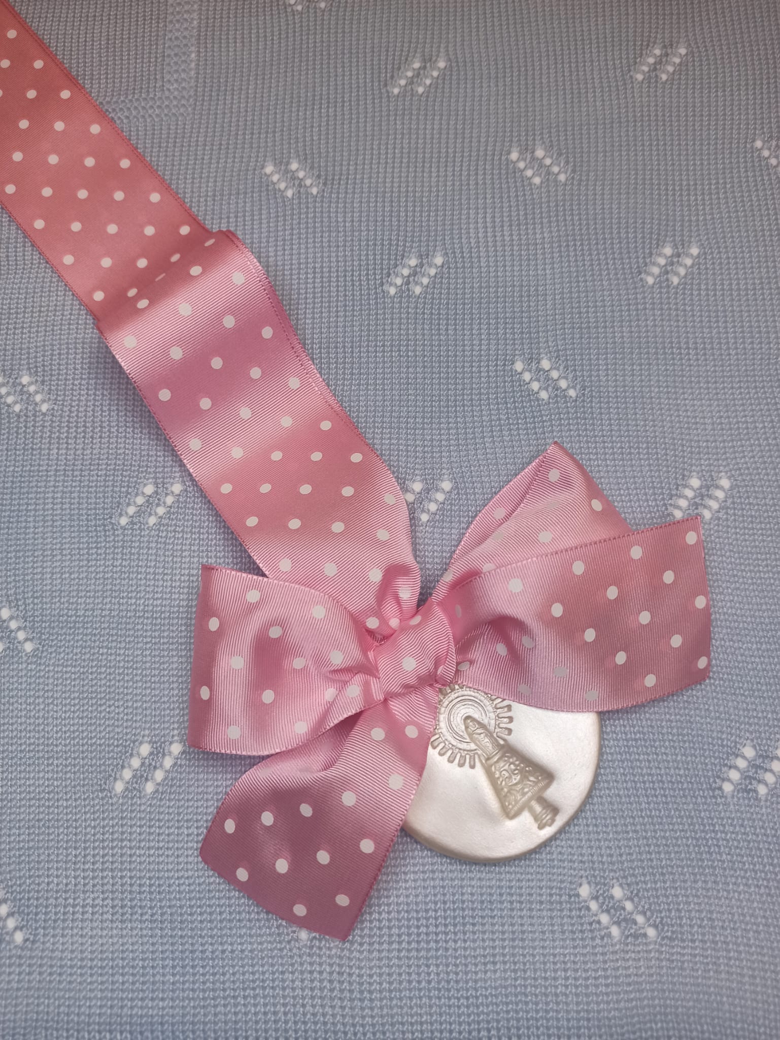 Medalla de la Virgen del Pilar de Zaragoza Rosa y Topos blancos 1